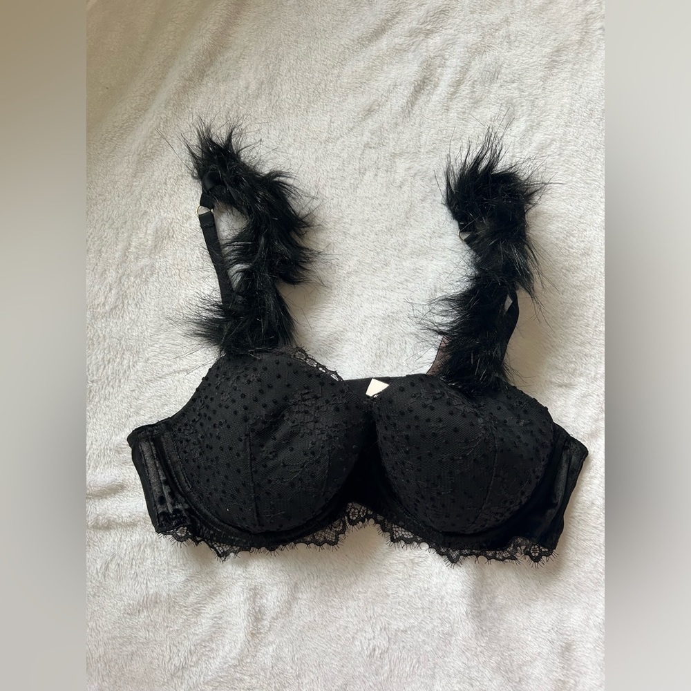 Victorias Secrets Black Dream Angel Black Faux Fur Bra Demi Bra